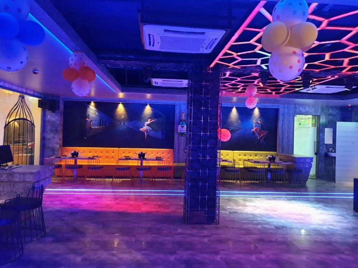 Virat Ambe Sports Club Hotel Ulhāsnagar Exterior foto